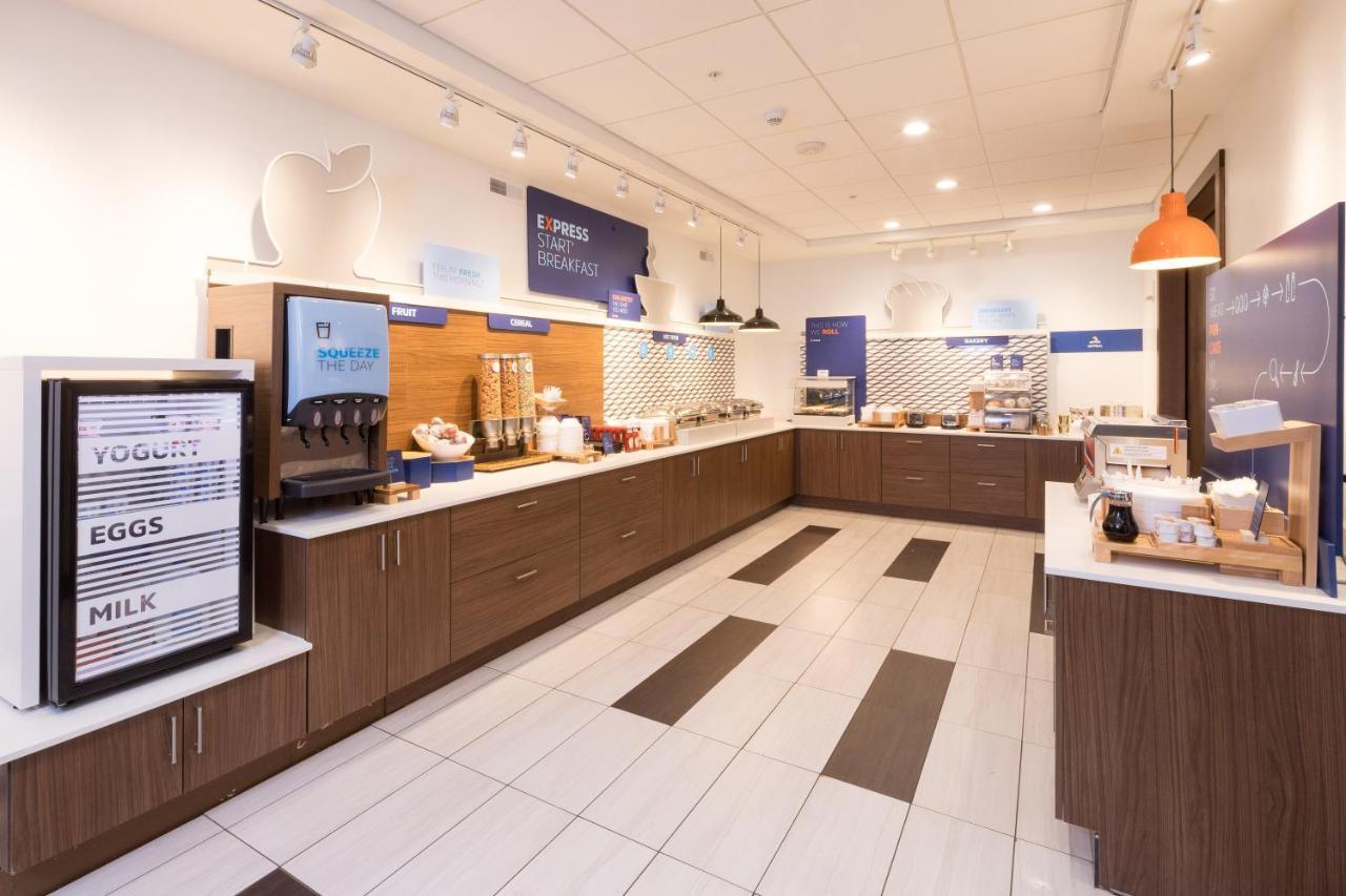 阿尔皮纳市中心智选假日套房酒店 外观 照片